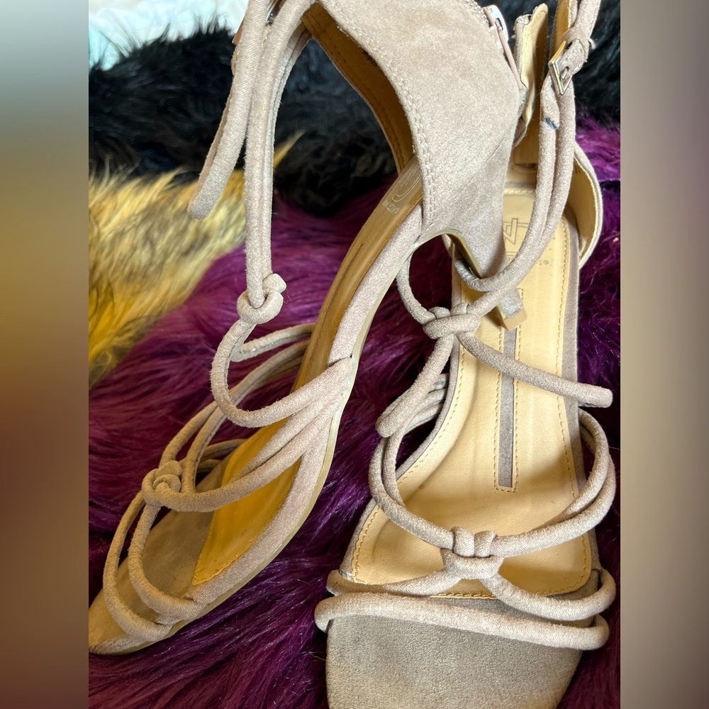 Low heel sandals